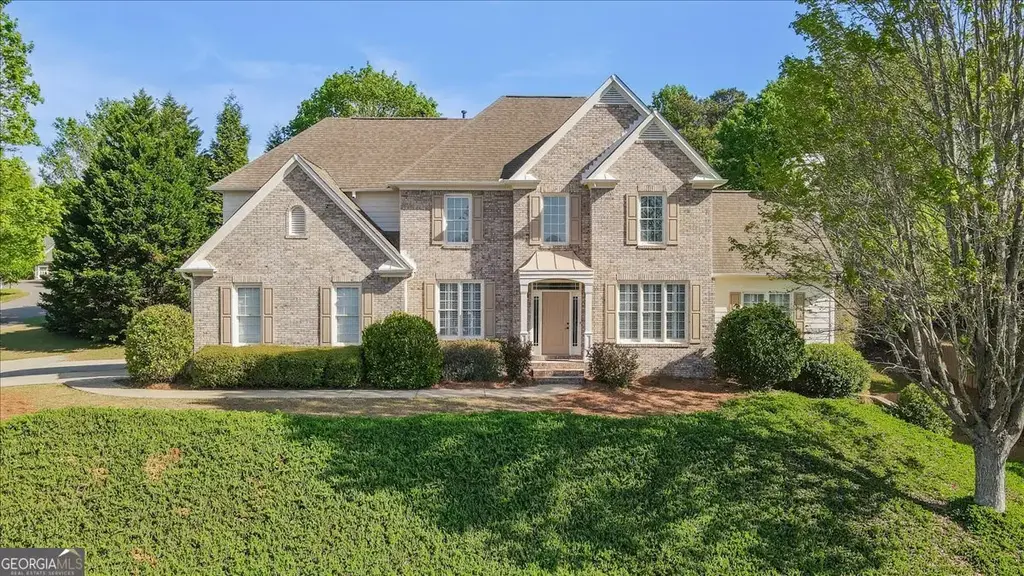 520 Waterside Court, Canton