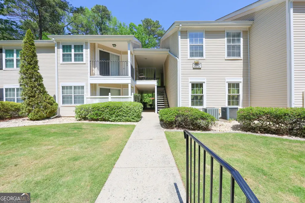 823 Ridgefield Drive, Peachtree City