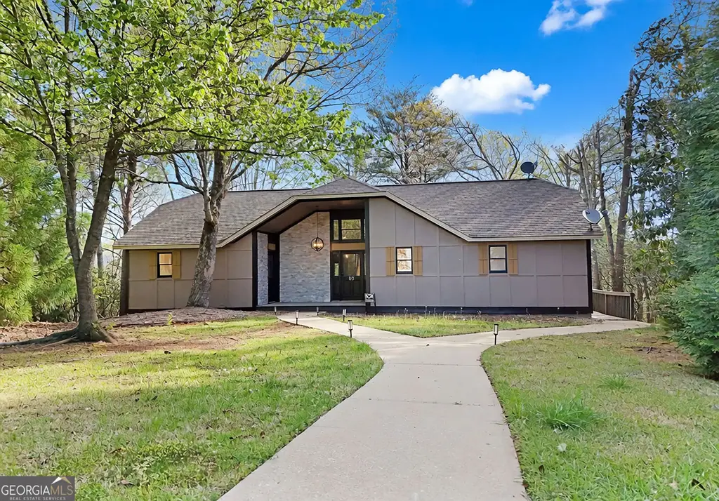 85 International Village Drive, Helen