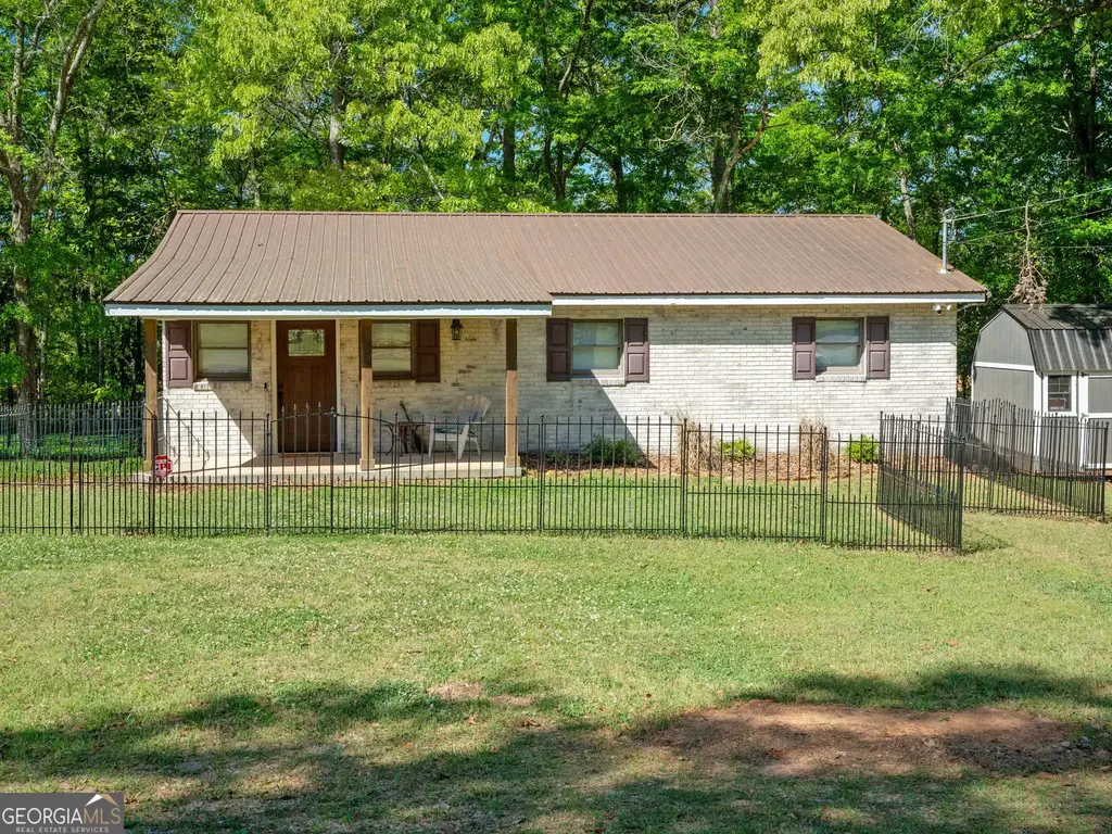 202 Forest Circle, Hartwell