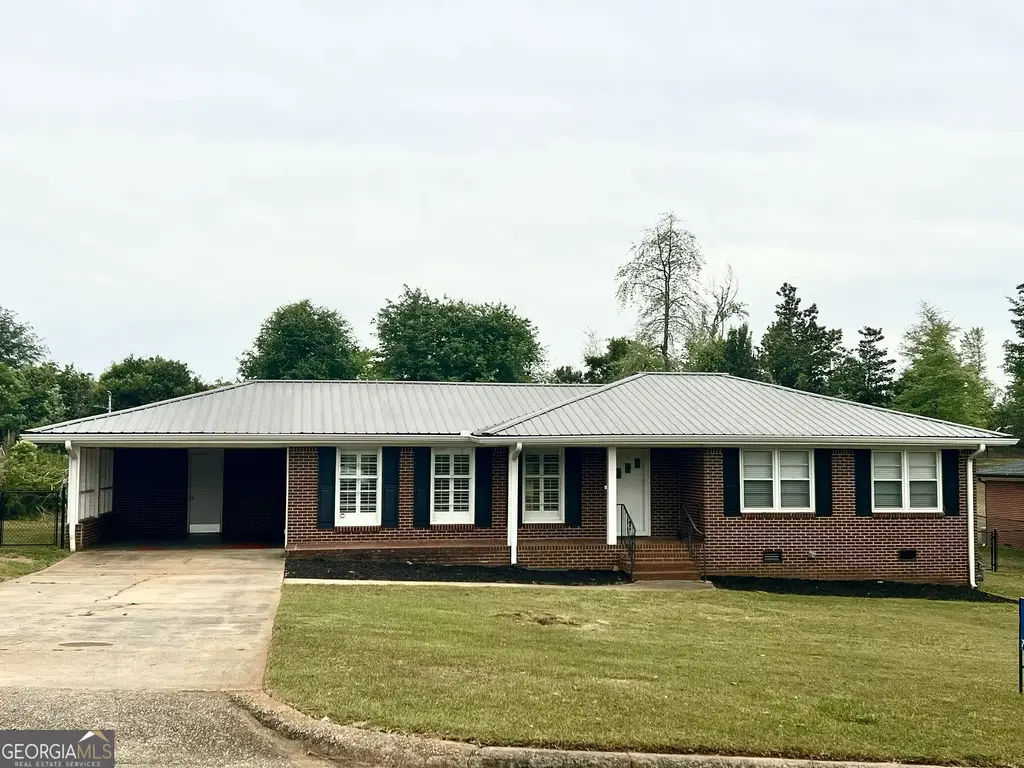 6 Colonial Drive, Newnan