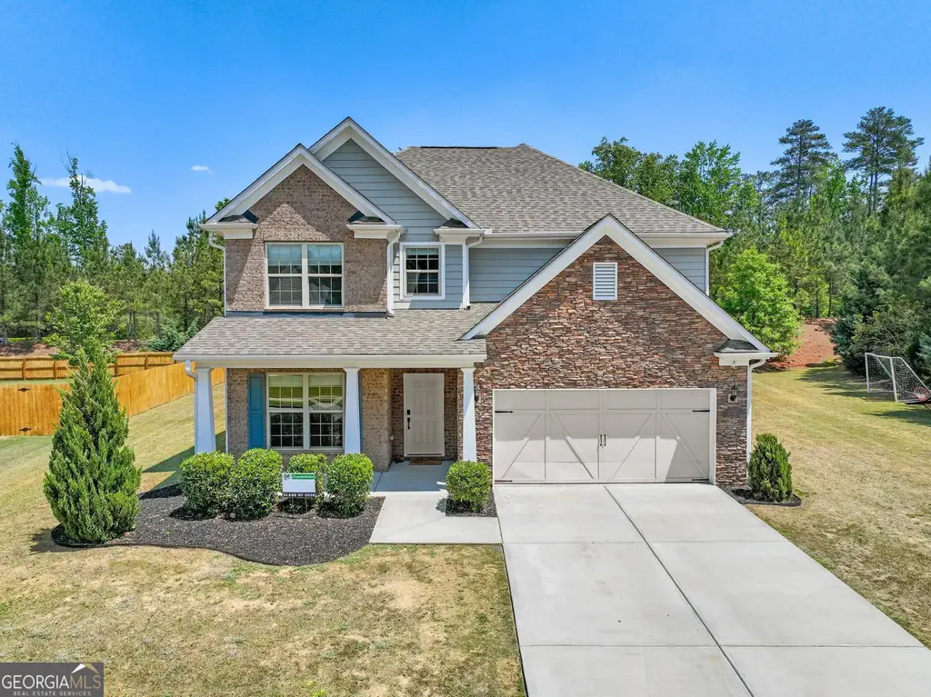 202 Roundwood Way, Peachtree City