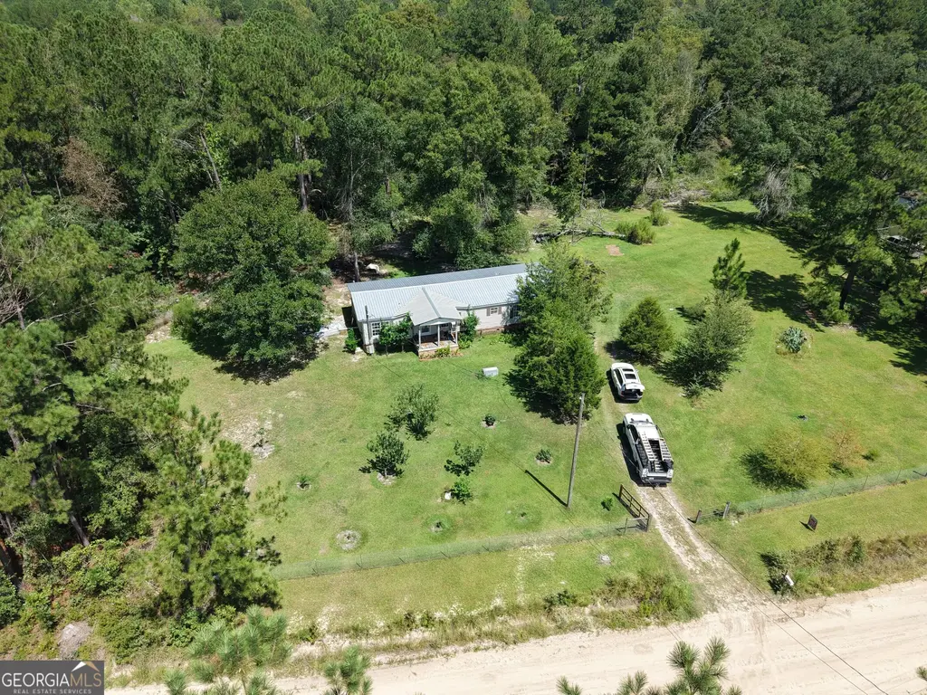 686 Victory Circle, Lyons