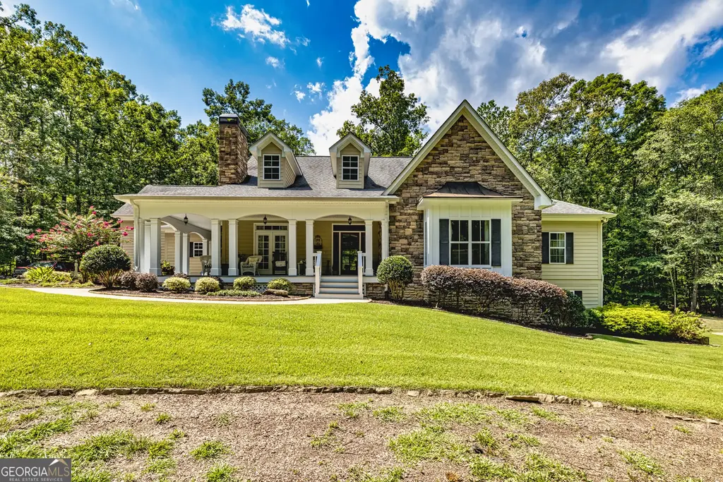 210 Mockingbird Lane, Brooks