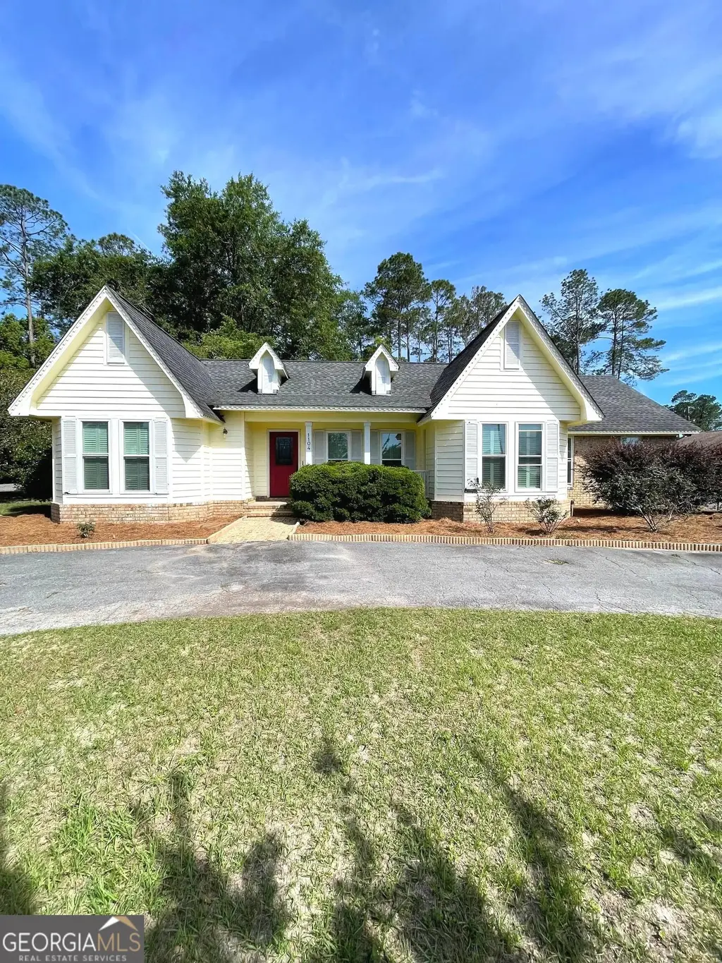 1104 Lakeview Drive, Blackshear