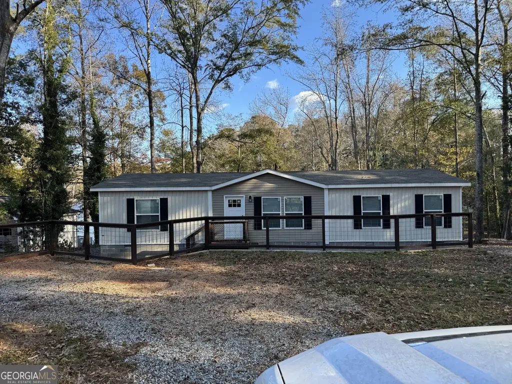 215 Poplar Circle, West Point