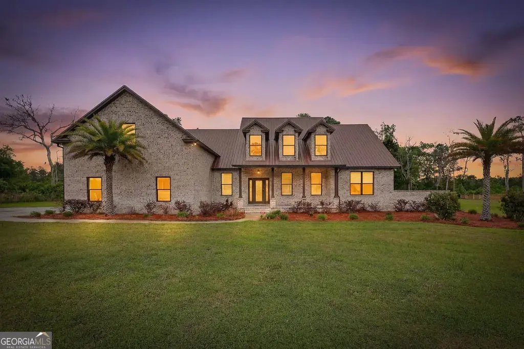 211 Sanford Drive, Waverly