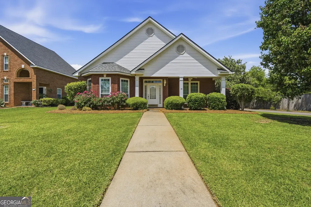 100 Jamestown Court, Centerville
