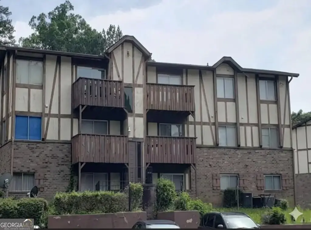1505 Camelot Drive #1505a, South Fulton