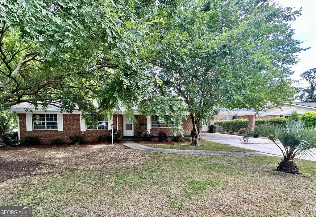402 Pineview Drive, Waycross