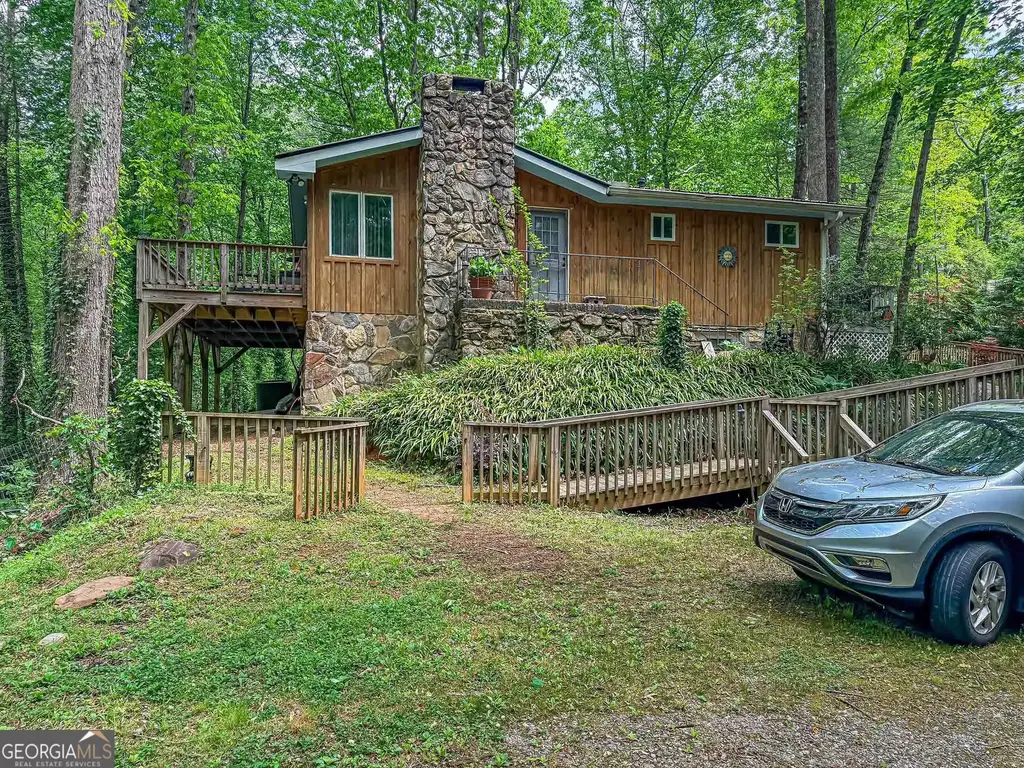 407 Hillside Drive, Clayton