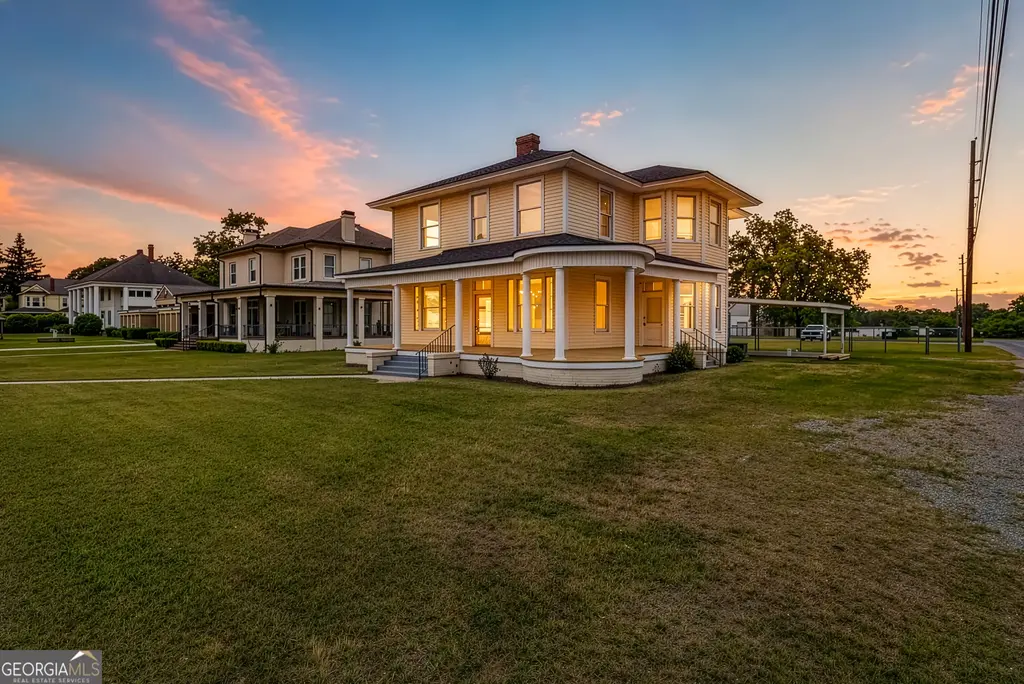 158 Hand Avenue W, Pelham