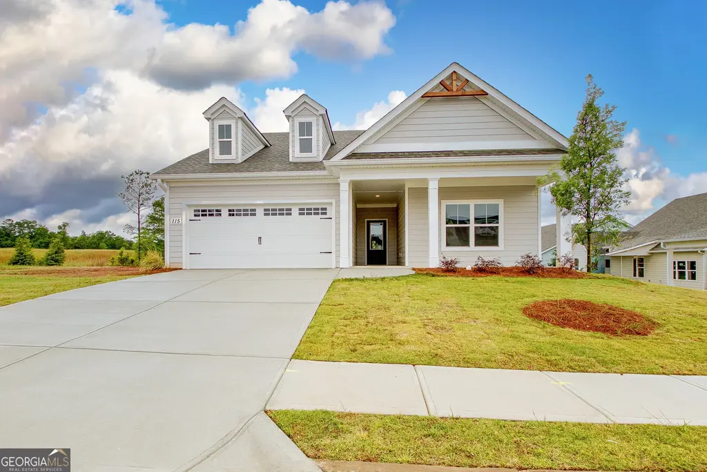 115 Redhaven Drive, Senoia
