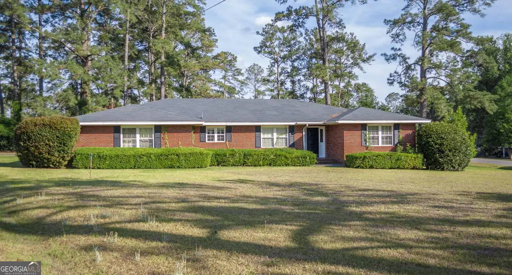 105 Edgewood Road, Glennville