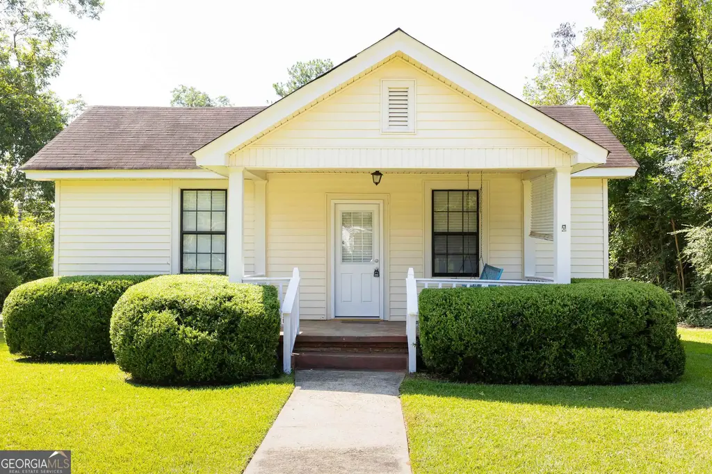524 W Goodrich Avenue, Thomaston