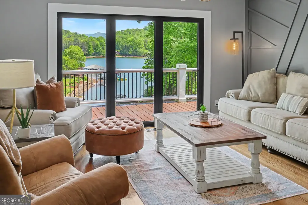520 Long View Drive, Hiawassee