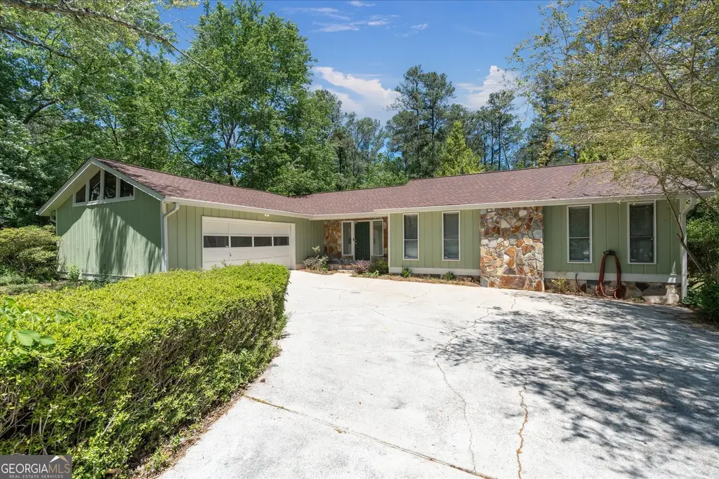 110 Lake Terrace Court, Carrollton