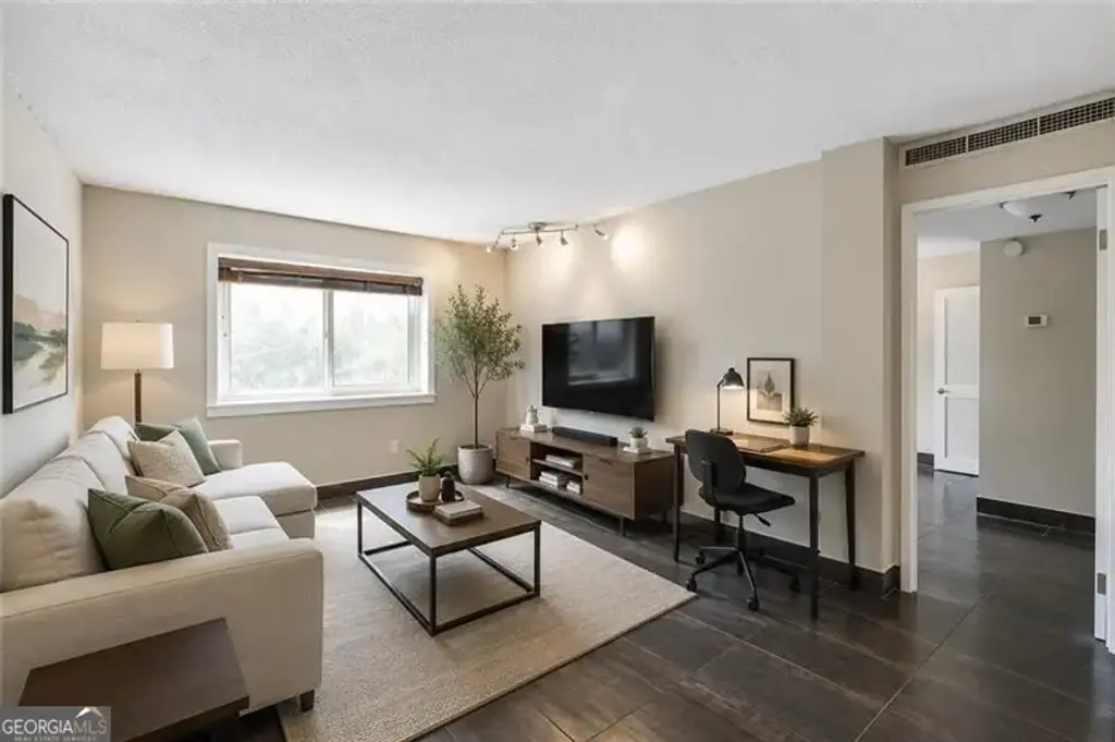2285 Peachtree Road Ne 703, Atlanta