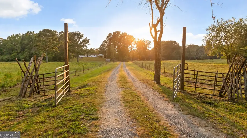 446 Brown Bridge Road, Chatsworth