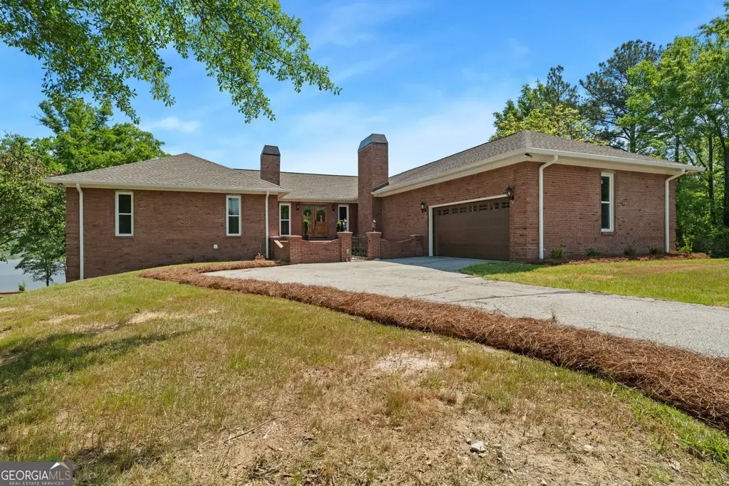 8294 Shelley Trail, Macon