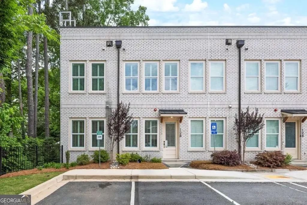 9040 Main Street 128, Woodstock