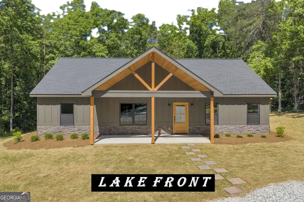 390 Champayne Trail, Hartwell