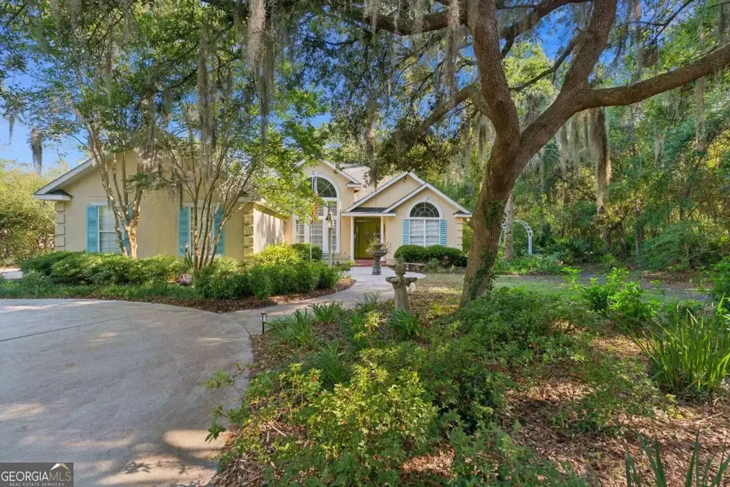 390 Harbor View Drive, Woodbine