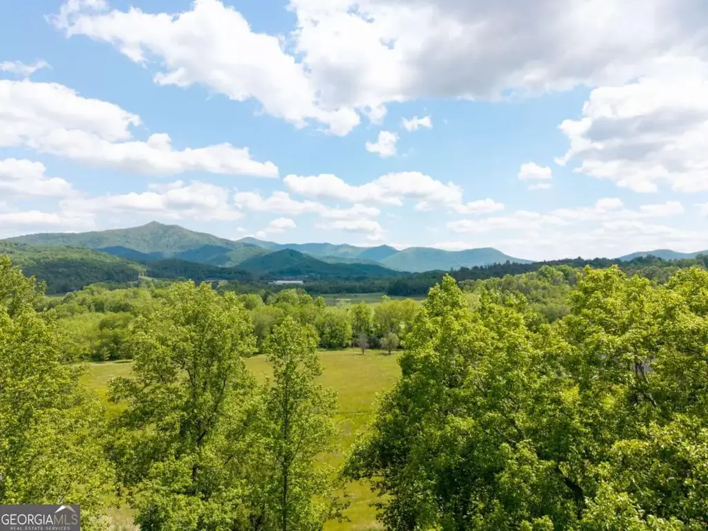 5686 Pine Crest Road, Young Harris