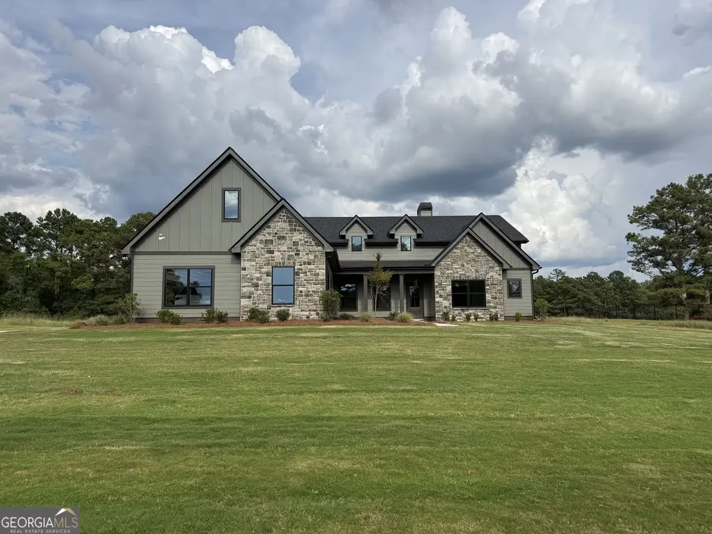 560 Lake Point Drive, Williamson