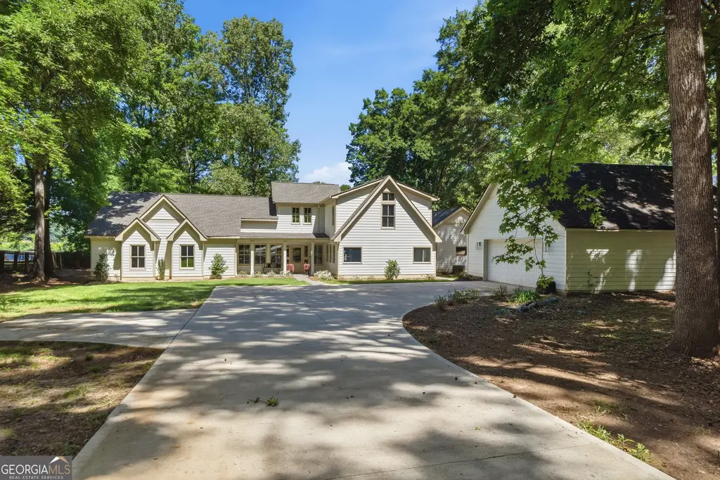 136 N Hidden Lake Drive, Eatonton