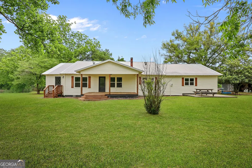 1535 W River Road, Rhine