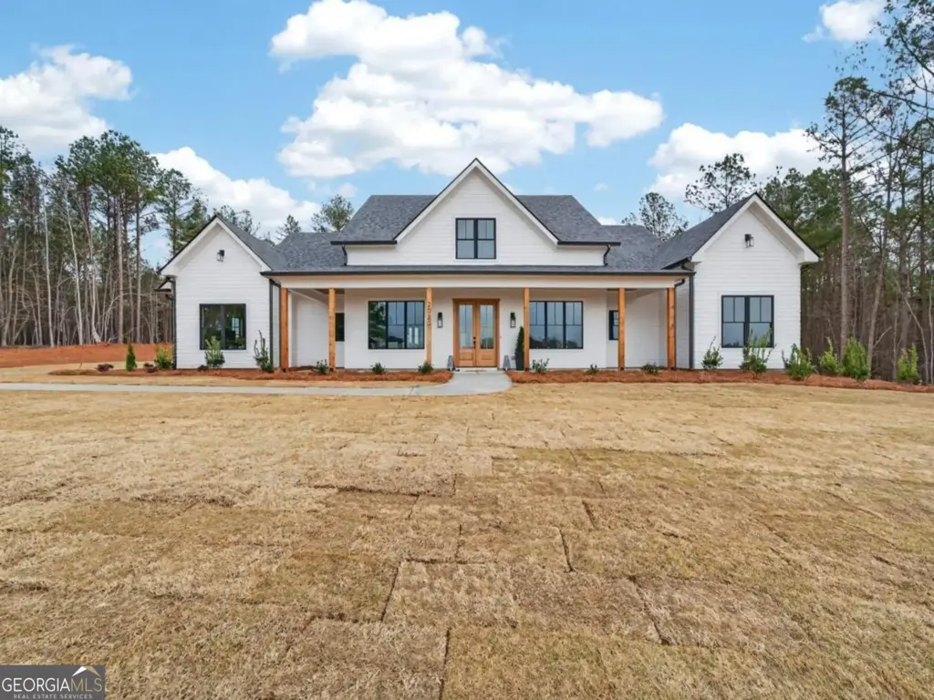 2020 Clearwater Drive, White Plains