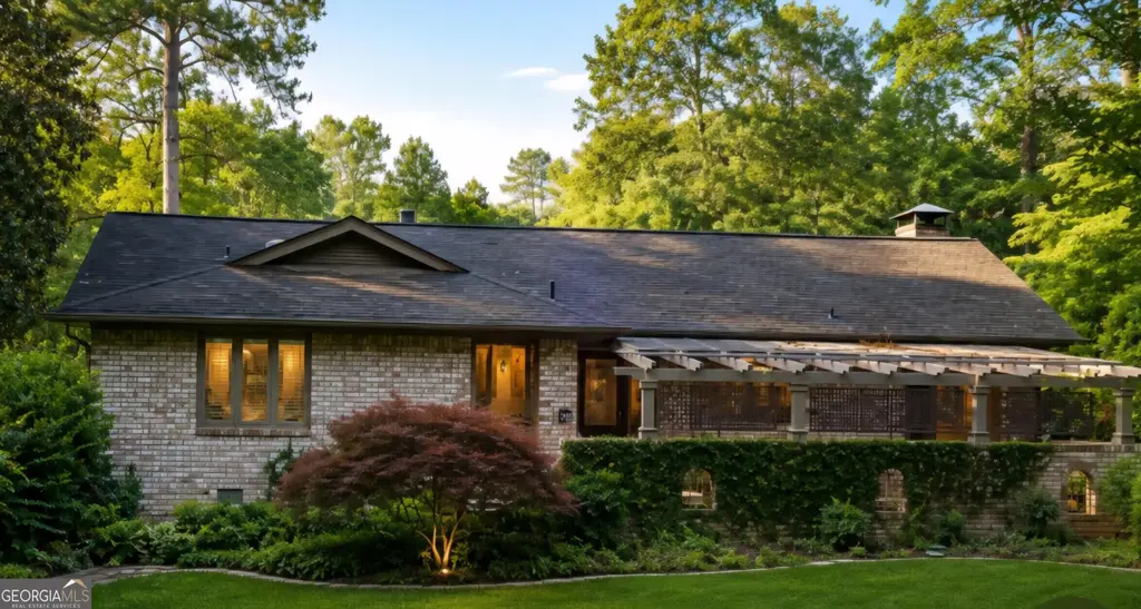 2469 Circlewood Road Ne, Atlanta