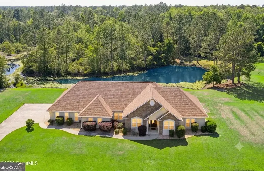 190 Lakes Drive, Brunswick
