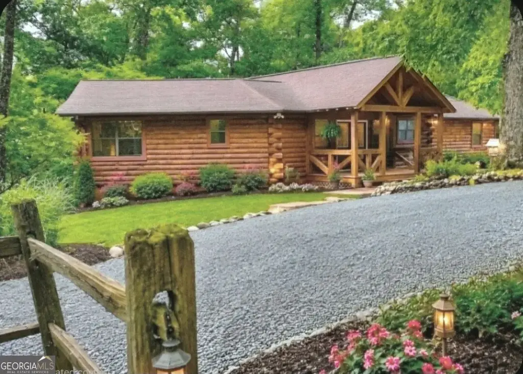 3857 Gumlog Road, Young Harris