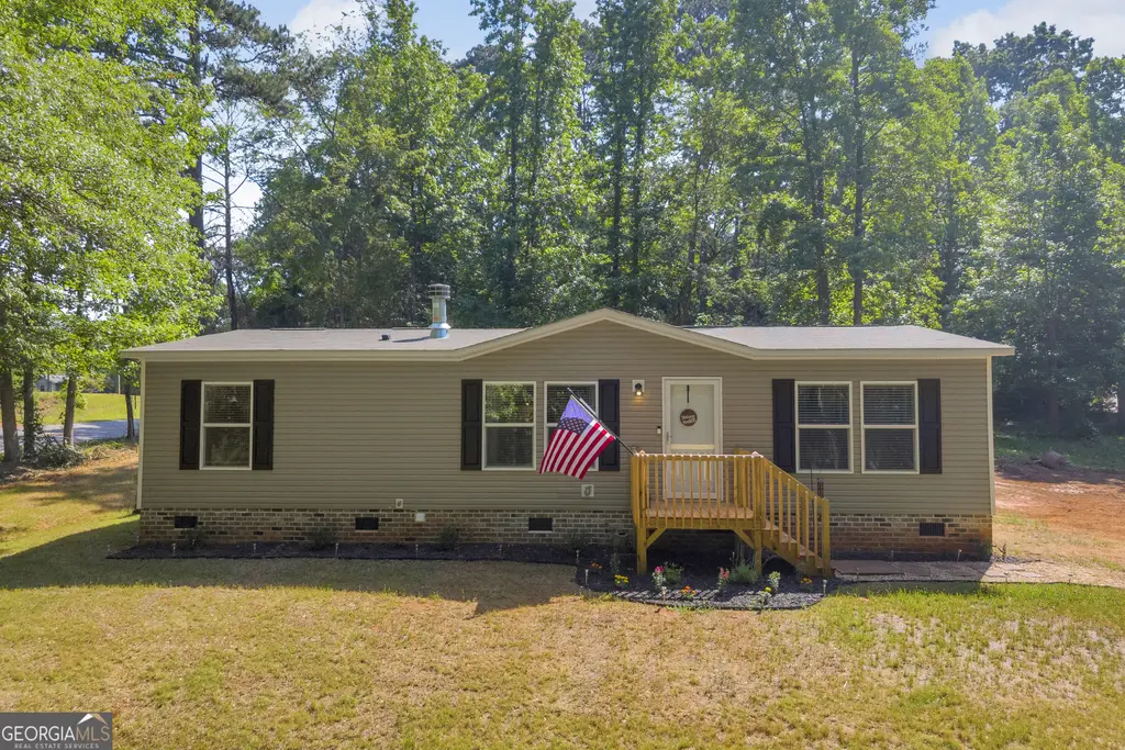 220 Trout Drive, Lavonia