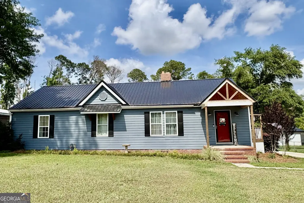 348 S Victory Drive, Lyons