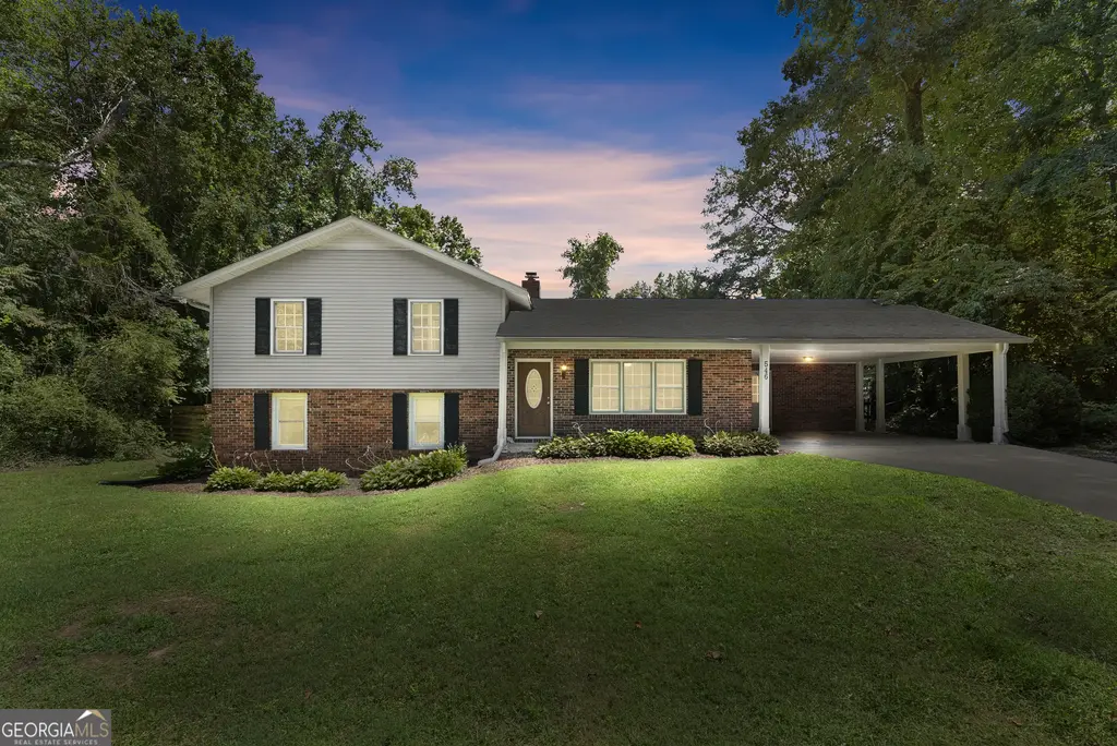 546 Barron Drive, Clarkesville