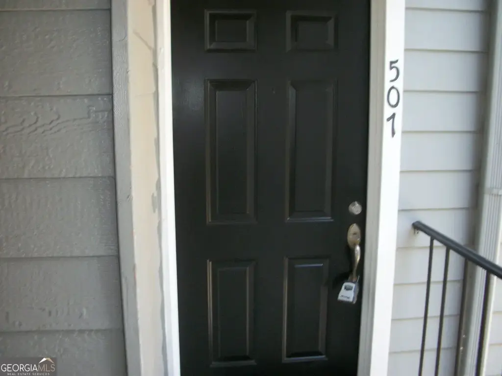 207 Granville Court, Sandy Springs