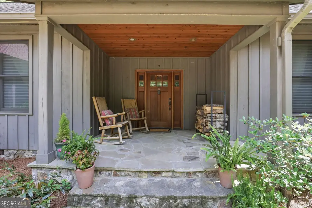479 Lake Loop Road, Menlo