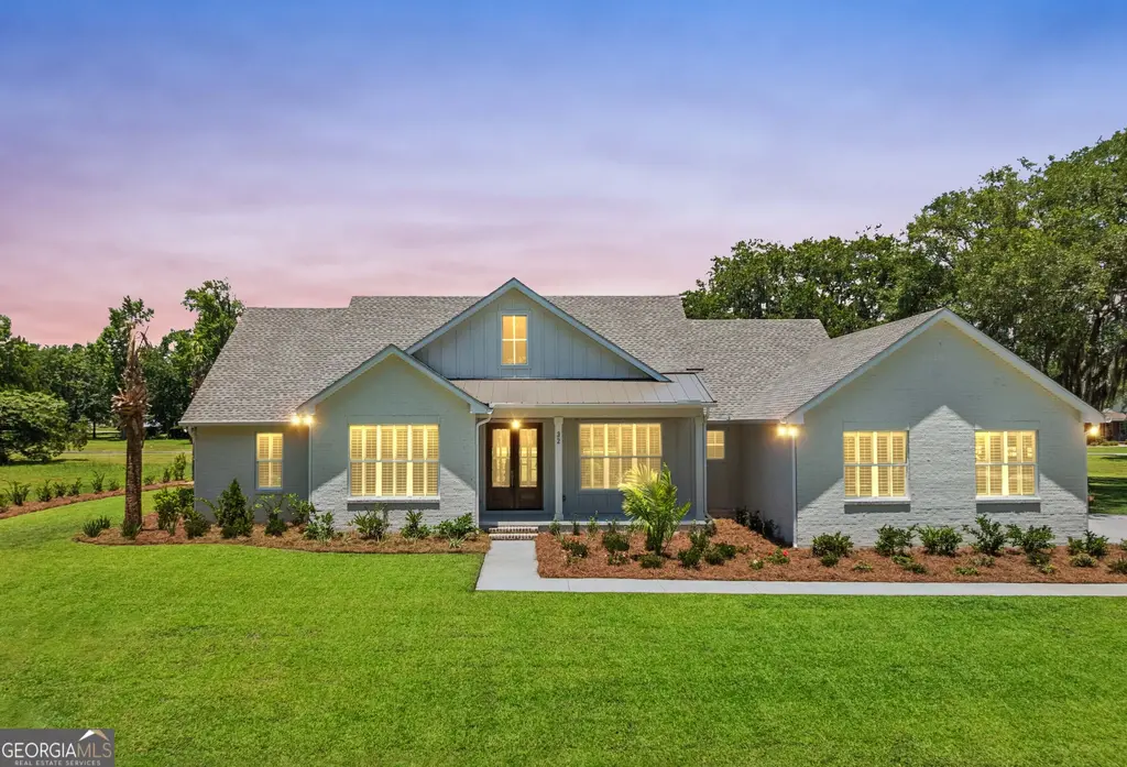 32 Pearl Court, Waverly