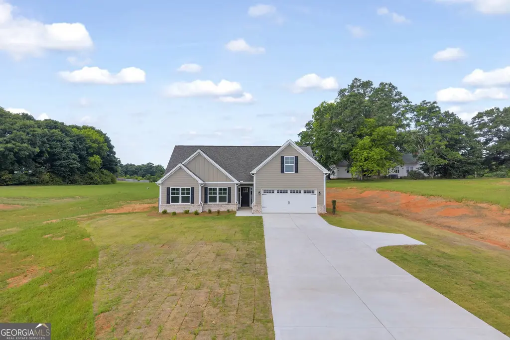 1347 S Fairview Road, Lavonia