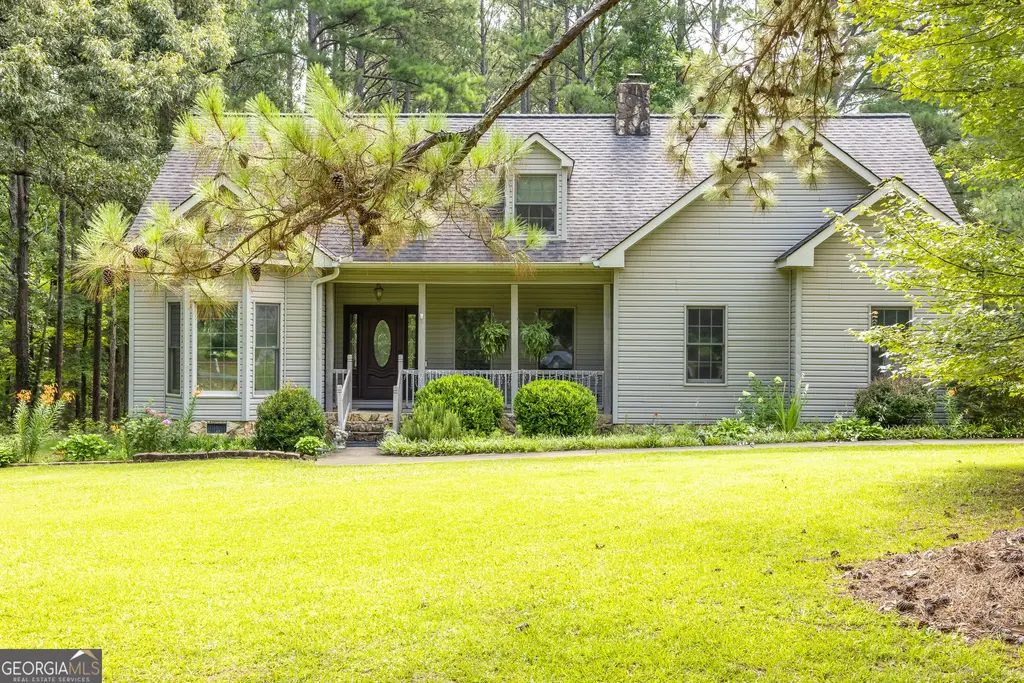 32 Gwen Place, Thomaston