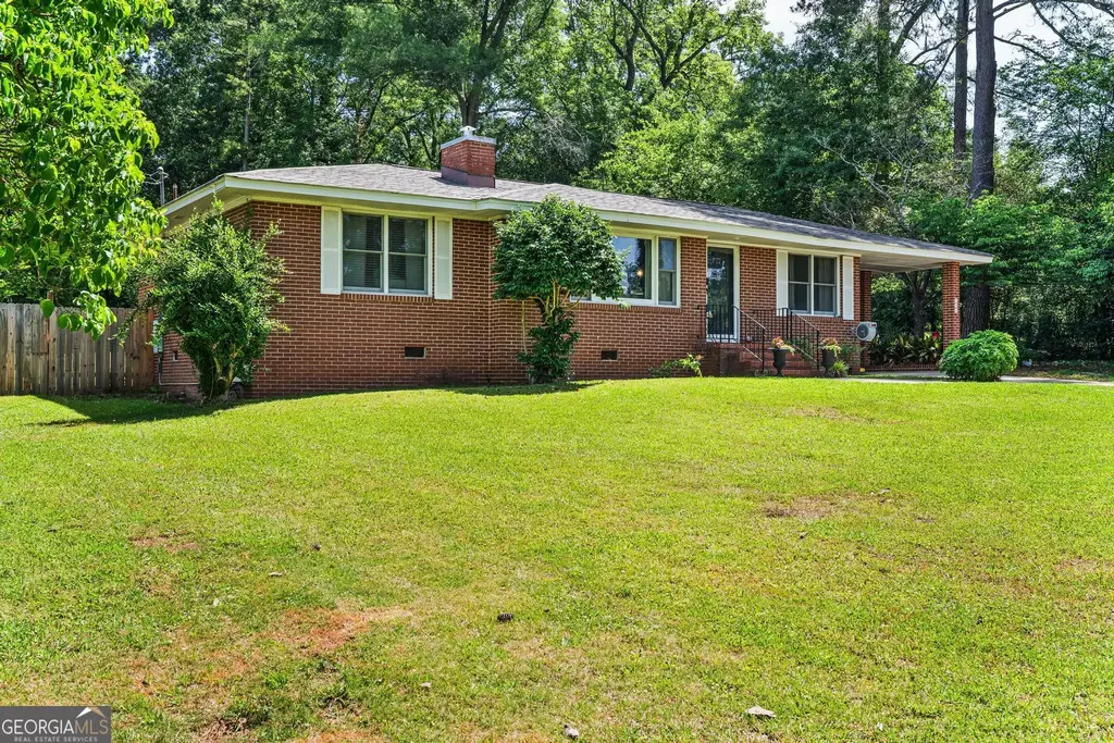 711 Winchester Circle, Macon