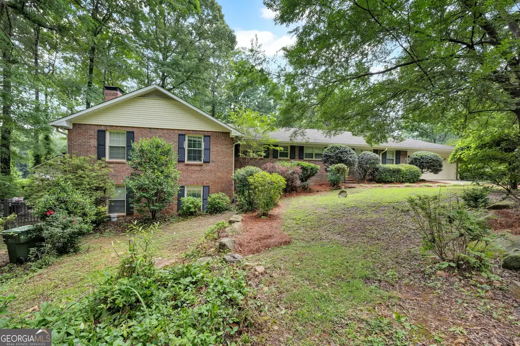 250 Country Lane Road, Fayetteville