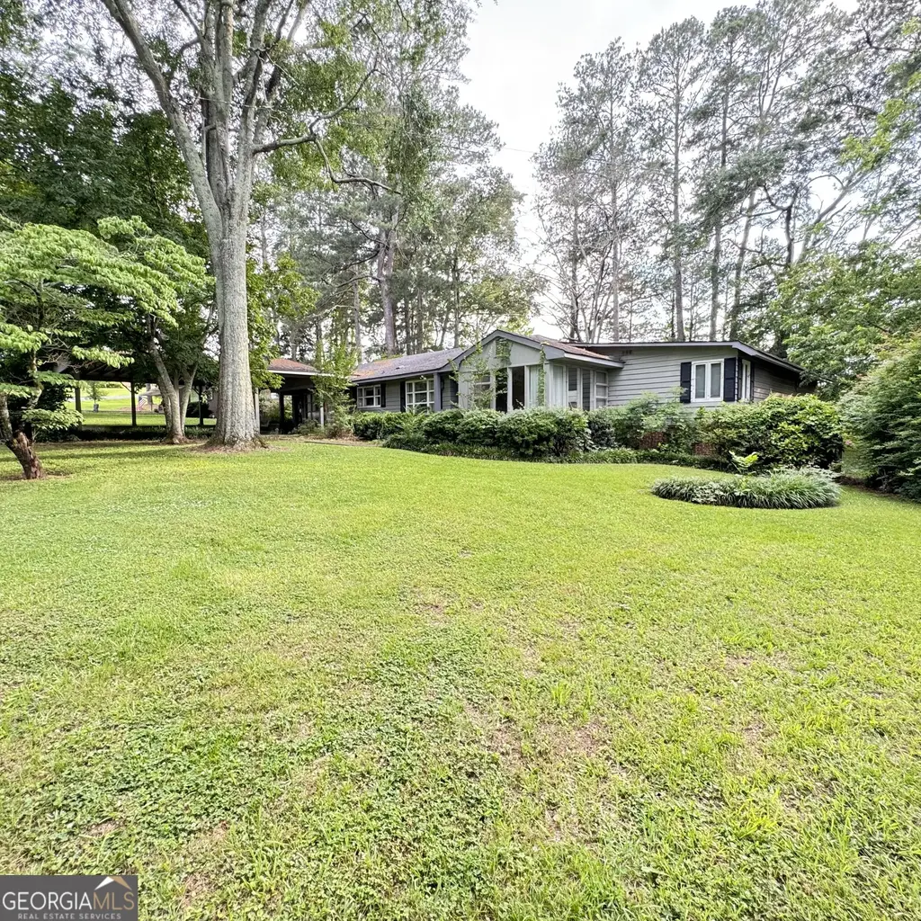 207 Iris Drive, Centre