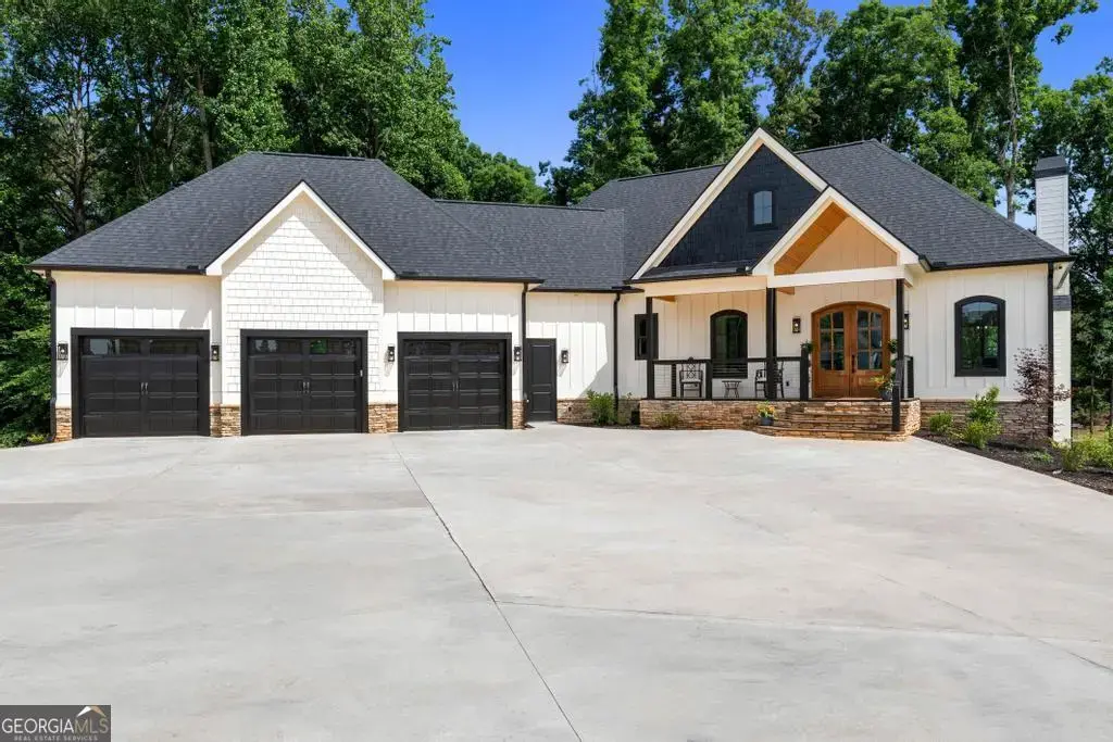 183 Lake Pointe Road, Hartwell