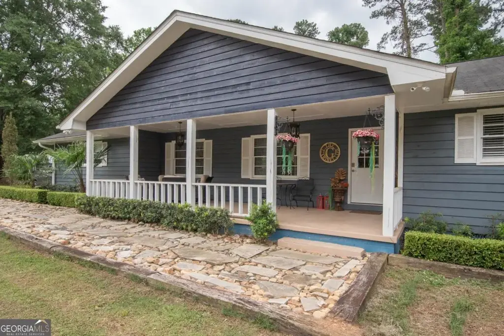555 White Road, Fayetteville