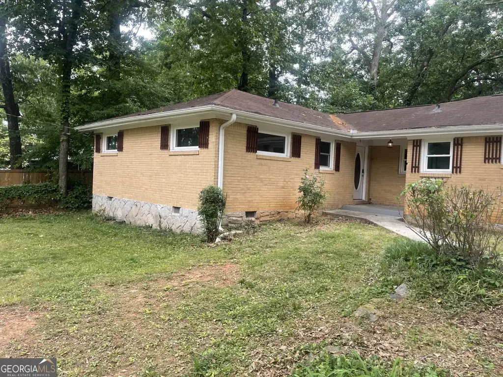 1321 Snapfinger Road, Decatur