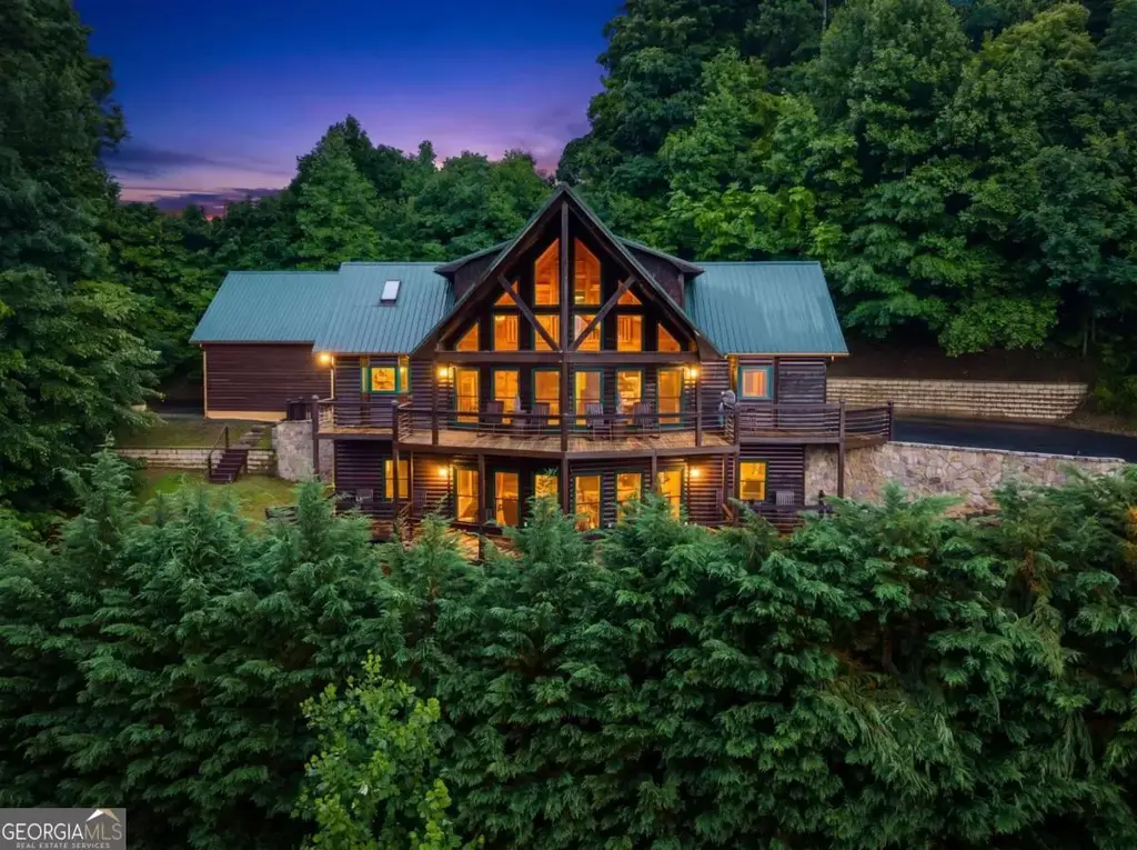 101 Cletus Way, Hiawassee